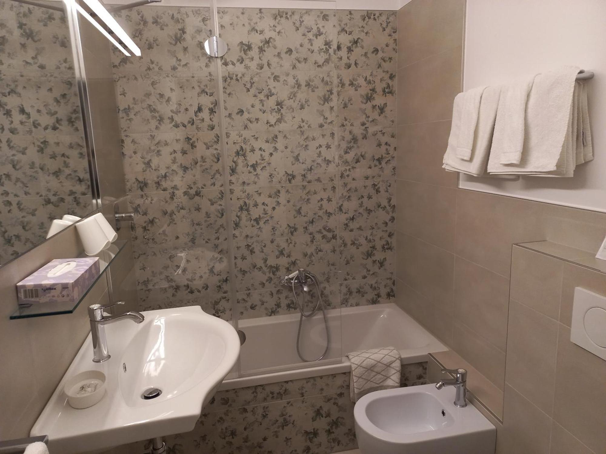 Hotel Lux Merano Ruang foto