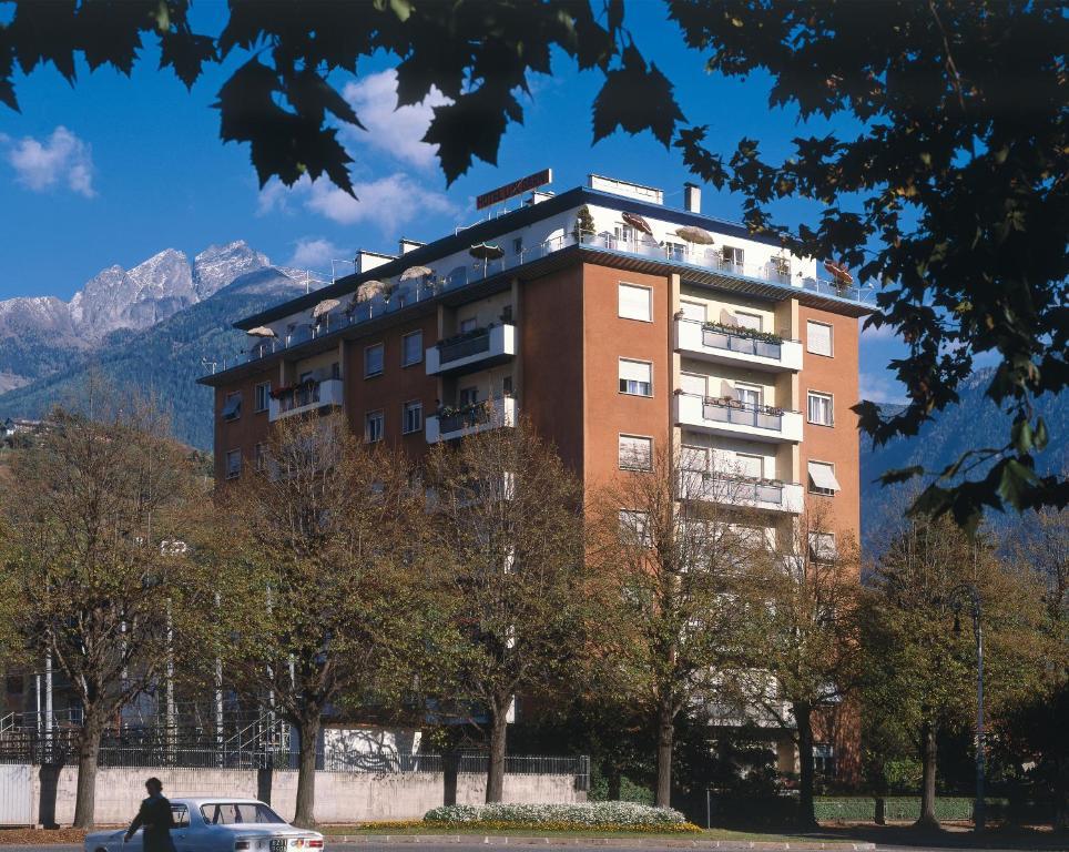 Hotel Lux Merano Bagian luar foto