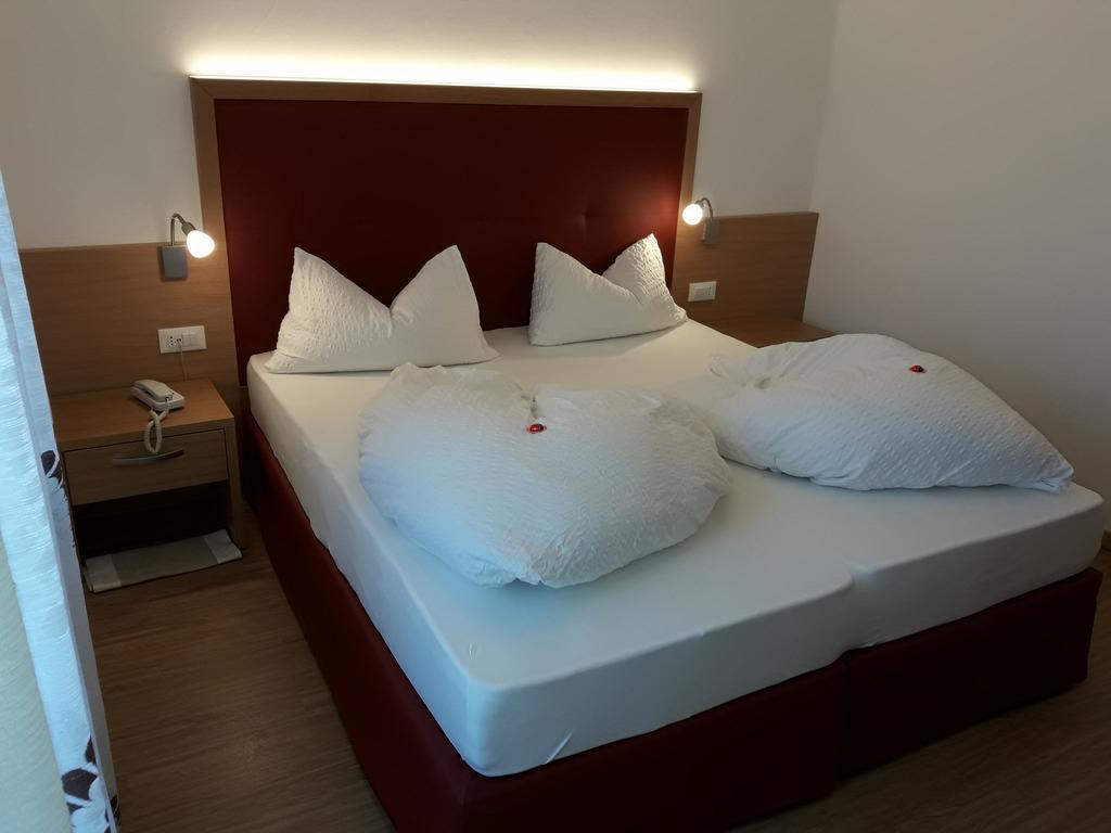 Hotel Lux Merano Bagian luar foto