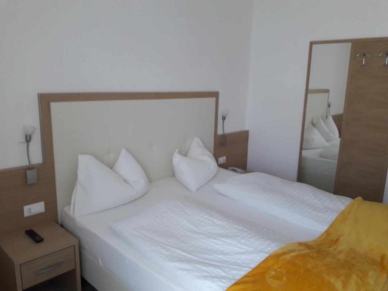 Hotel Lux Merano Bagian luar foto
