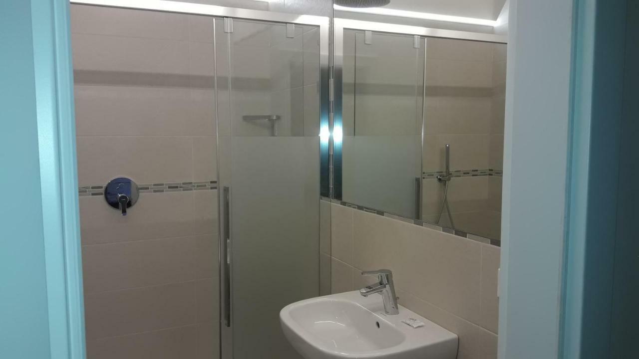 Hotel Lux Merano Bagian luar foto